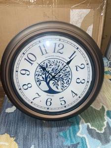 lot 3676 image: Beautiful large wall clock