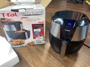 lot 3677 image: TFal air fryer