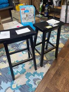 lot 3680 image: Amazon return bar stools black