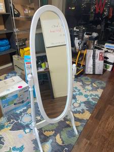 lot 3683 image: Stand up mirror