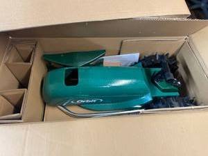 lot 3690 image: Appears new garden tractor sprinkler