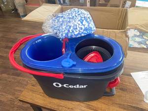 lot 3711 image: Spin mop system