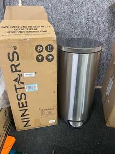lot 3712 image: Nice new Stainless trash can