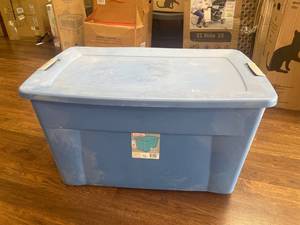 lot 3718 image: 35 gallon tote
