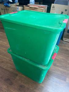 lot 3719 image: Set of totes