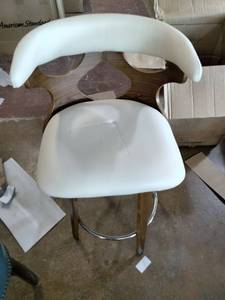 lot 173 image: chair