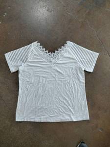 lot 236 image: white tshirts woman