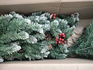 lot 289 image: Christmas treedecoration