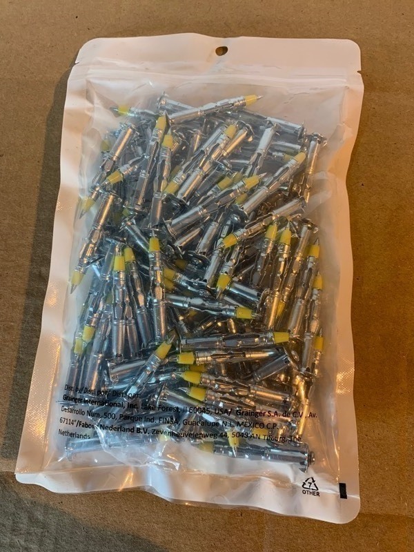 lot 159 image: 1 New Bag of Hollow Wall Anchor Phillips Slotted Drive TP Steel Zinc Plated 18X2.38