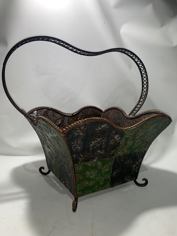 lot 201 image: Decorative Ornate Detailed Green & Brown Metal Basket 13.5x13.5