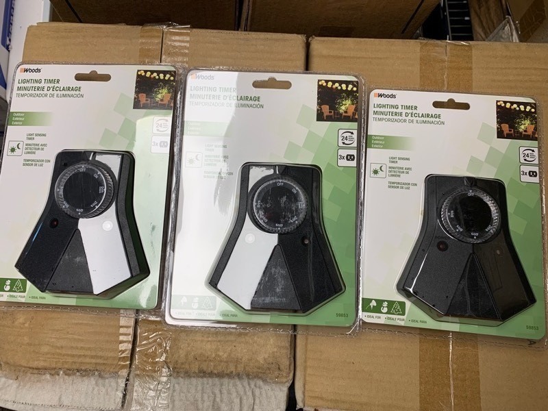 lot 211 image: 3 Individual Brand New Outdoor Lighting Timers