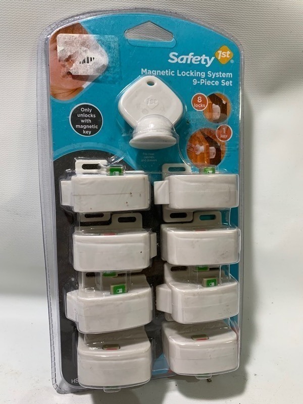 lot 247 image: New Safety 1st Magnetic 9-Piece Locking System Set