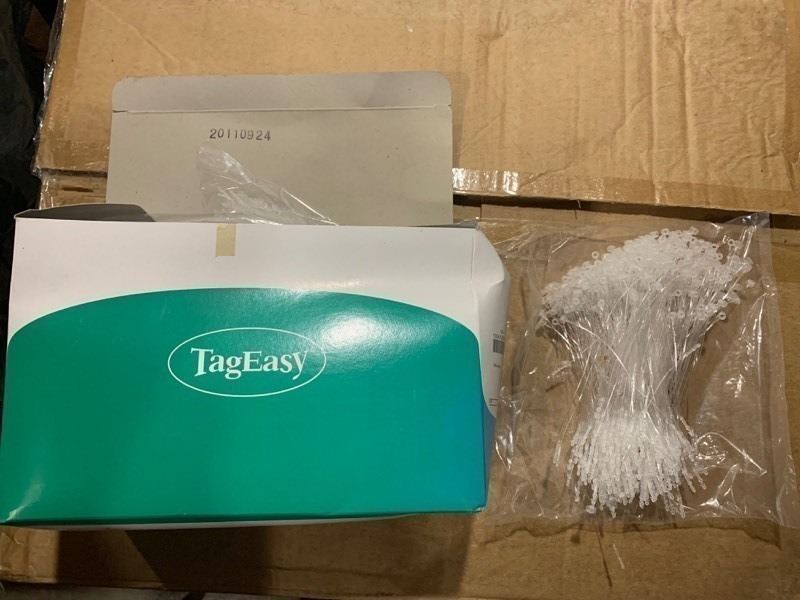 lot 272 image: Box of Tag Easy 5 Natural Security Loop Tags