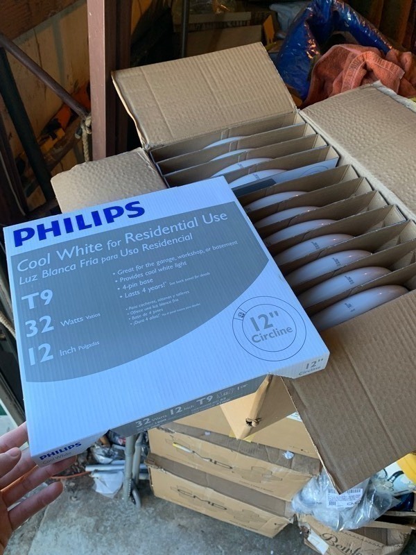 lot 286 image: Box of 12 Philips Cool White 12 Circline Light Bulbs