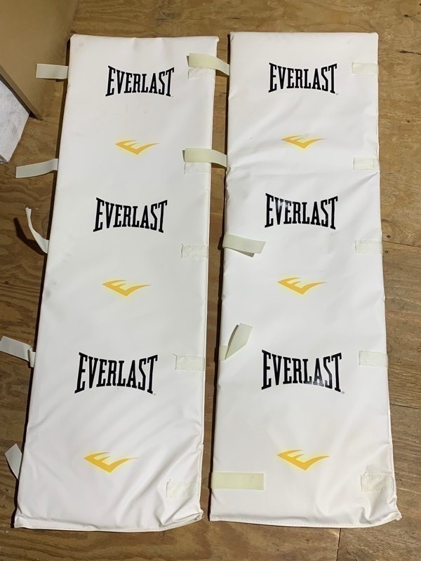 lot 307 image: 2 Everlast Home Gym MMA Boxing Velcro Strapped Training Pole Covers 17x54