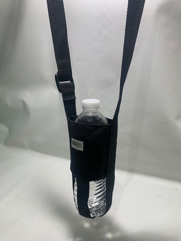lot 324 image: 4 New 27oz Water Bottle Drink Slings