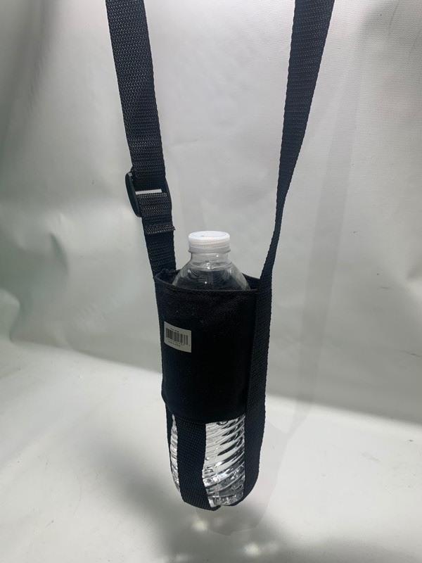 lot 326 image: 4 New 27oz Water Bottle Drink Slings