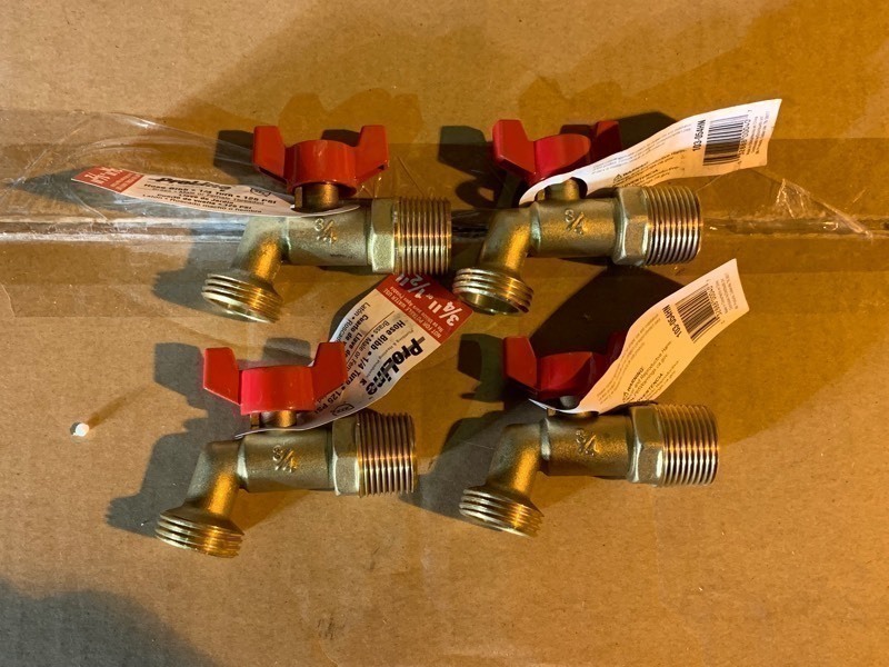 lot 625 image: 4 New Proline Brass Hose Bibbs 34 or 12