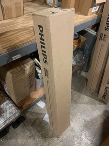 lot 11 image: New Box of 30 Philips Alto II Light Bulbs