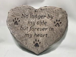lot 33 image: New Solid Stone 12 Pet Memorial Outdoor Piece