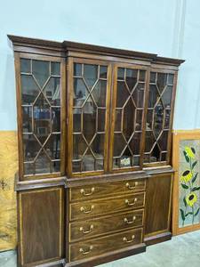 lot 1003 image: Hinkle-Harris Virginia galleries hutch 78 x 65 x 18 glass shelves are in a separate box for protection