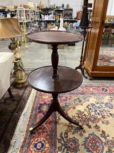 lot 1022 image: Two tier 3 legged table 43 x 24 x 24