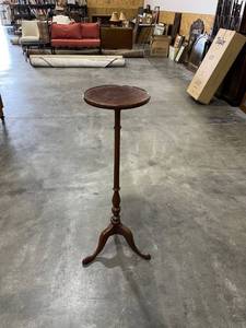 lot 1045 image: Pedestal plant stand up 41 x 12