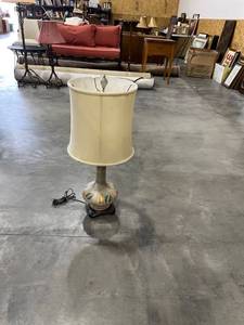 lot 1049 image: Decorative table lamp 32 inches