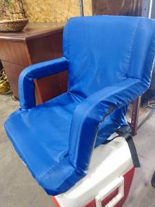 lot 1102 image: Backpack carry folding stadium chair