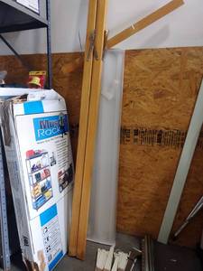 lot 1104 image: Muscle Rack shelving unit in box with easel and light