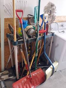 lot 1107 image: Rubbermaid yard tool organizer with contents