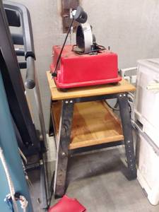 lot 1111 image: Wire rolling machine with work table