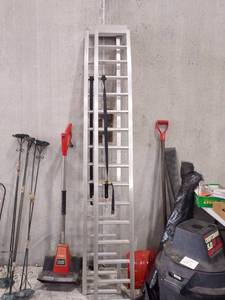 lot 1123 image: Reeves aluminum ramp set