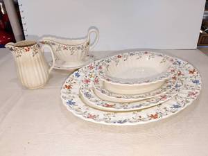 lot 1132 image: Spode serving pieces