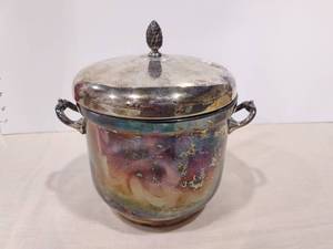 lot 1134 image: Silver Plate ice bucket