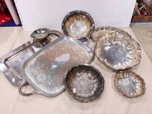 lot 1135 image: Assorted silver plate platters