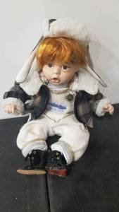lot 2003 image: Duck House Porcelain doll 12 sitting