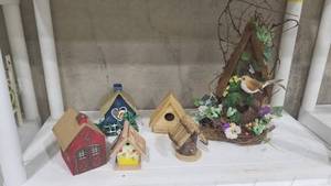 lot 2028 image: Minature Birdhouses and barn