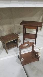 lot 2032 image: Doll furniture and accessories