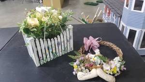 lot 2035 image: Decorative basket and wreath