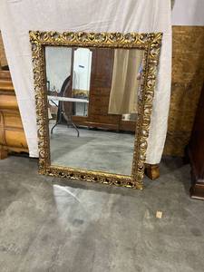 lot 1074 image: Gold framed mirror 4 x 3