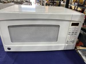lot 1084 image: GE microwave large