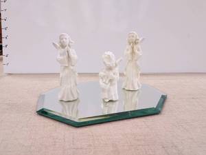lot 1186 image: Goebel porcelain angel figurines and display mirror