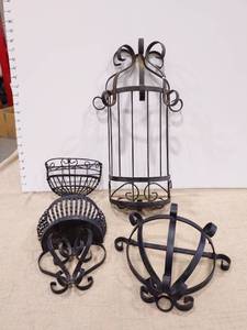lot 1190 image: Wrought iron planter decor