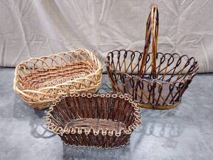 lot 1205 image: Decorative baskets