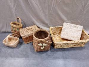 lot 1208 image: Decorative baskets