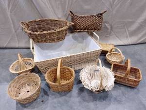 lot 1209 image: Decorative baskets