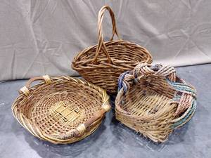 lot 1214 image: Decorative baskets