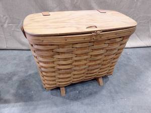 lot 1216 image: Longaberger picnic basket