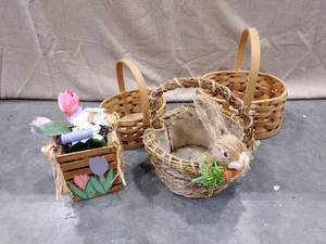 lot 1217 image: Decorative baskets